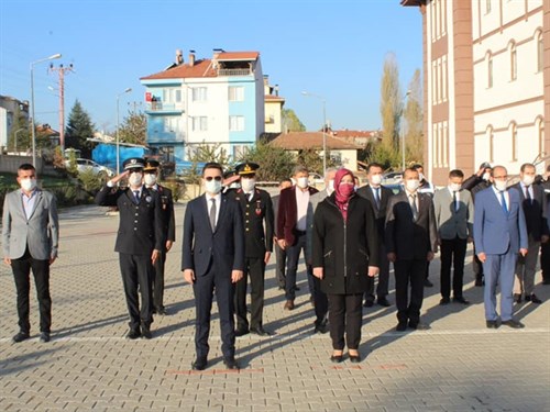 Ulu Önder Mustafa Kemal ATATÜRK, Aramızdan Ayrılışının 82. Yıldönümünde İlçemizde Törenle Anlıldı.   